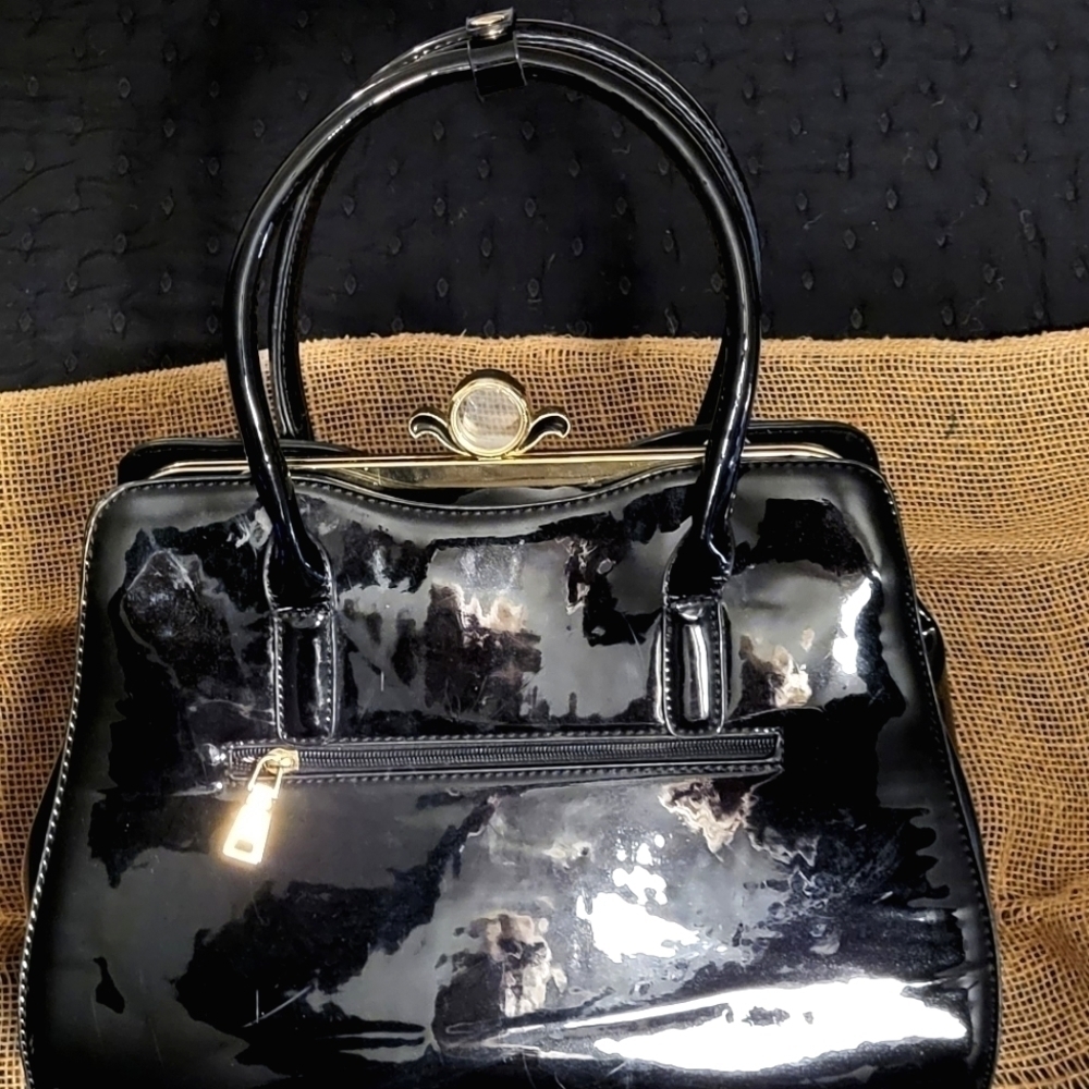 Stylish Black Shiny Purse with Ample Interior Pockets - Picture 3 of 5